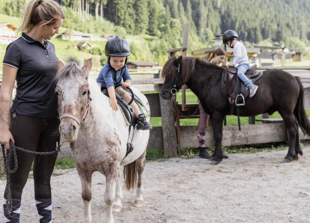 Ponyreiten mit den Kleinen